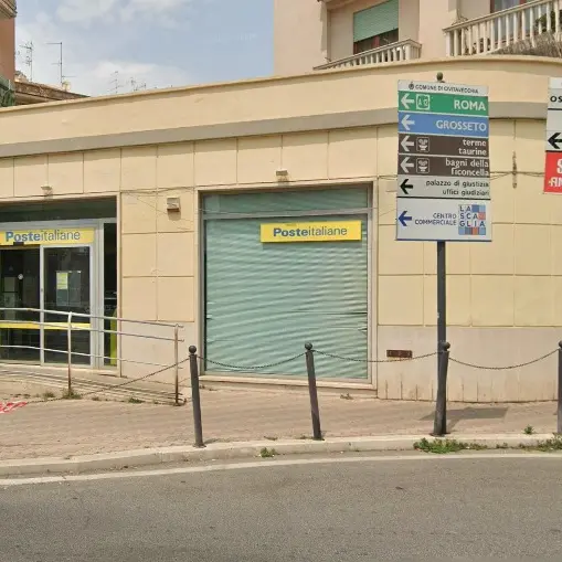 Largo D’Ardia, extracomunitario dà in escandescenza nell’ufficio postale: bloccato grazie all’intervento di tre militari