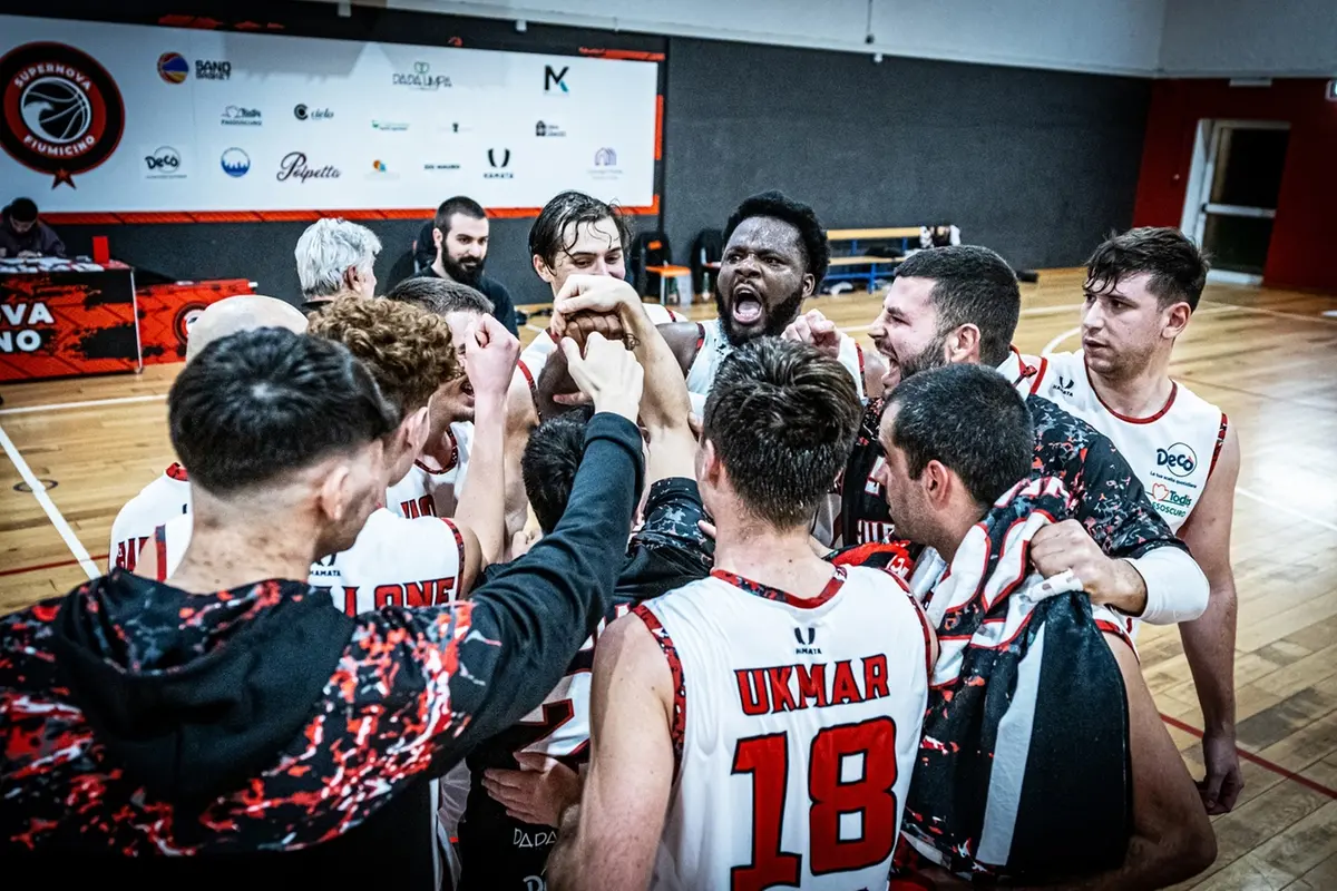 L\\u2019esultanza dei rossoneri (Foto Francesco Ranieri)