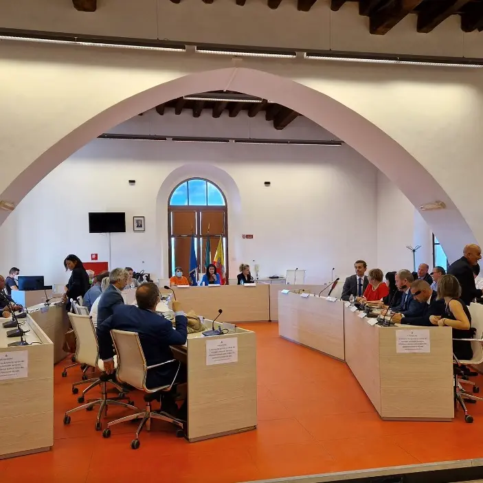 «Salta il consiglio, maggioranza spaccata»