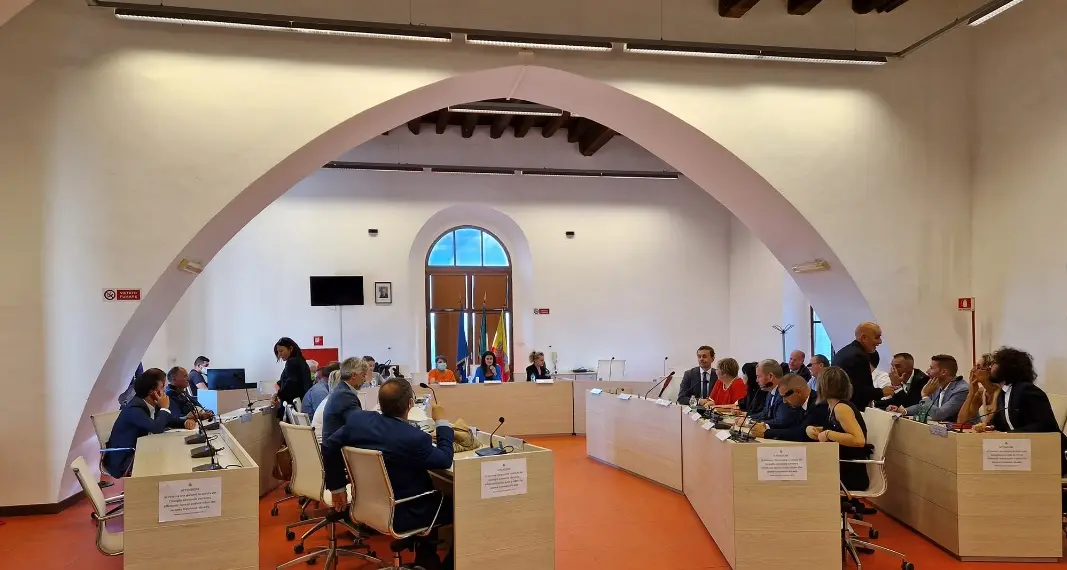 «Salta il consiglio, maggioranza spaccata»