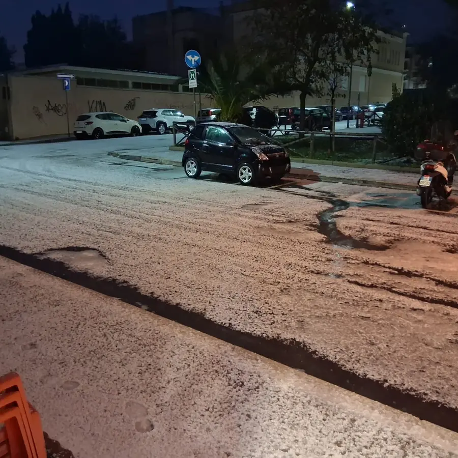 Civitavecchia si sveglia imbiancata