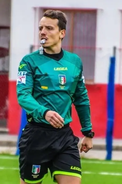 L’arbitro della sezione Aia di Civitavecchia Edoardo Cavalleri, 33 anni, aggredito sabato durante la partita Corchiano-Cellere. Ha subìto la frattura di un braccio