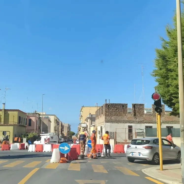 Rotatoria via Benci e Gatti, Grossi: «Progetto cambiato, si fermino i lavori»