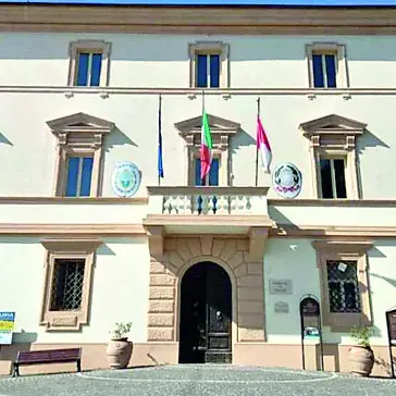 Protesta del Pd per il cantiere in piazza Vecchia. Replica la sindaca: «Intervento necessario e strategico»