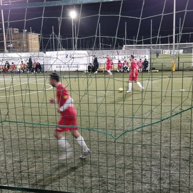 Qco, la vittoria dei bei gol con messaggio all’Evergreen