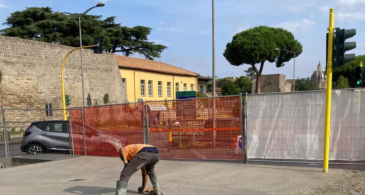 Viterbo: lavori in piazza Crispi verso la conclusione