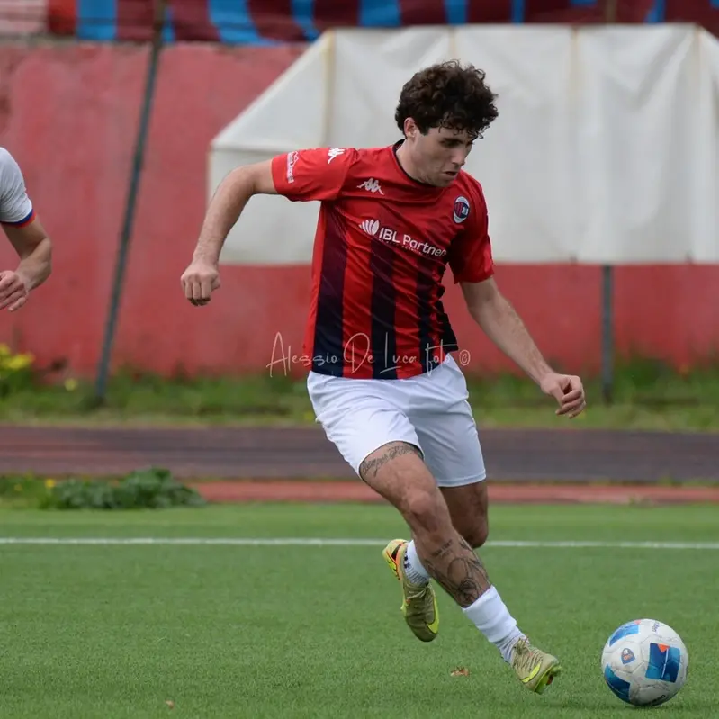 Fondikou è l’eroe nell’anticipo: il nuovo arrivato agguanta il pari con la capolista