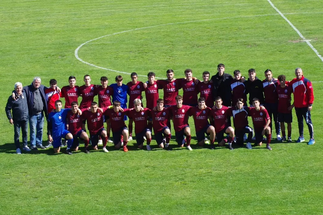 La compagine del Tarquinia Calcio Under 19 che ha trionfato nel campionato provinciale girone A di Viterbo