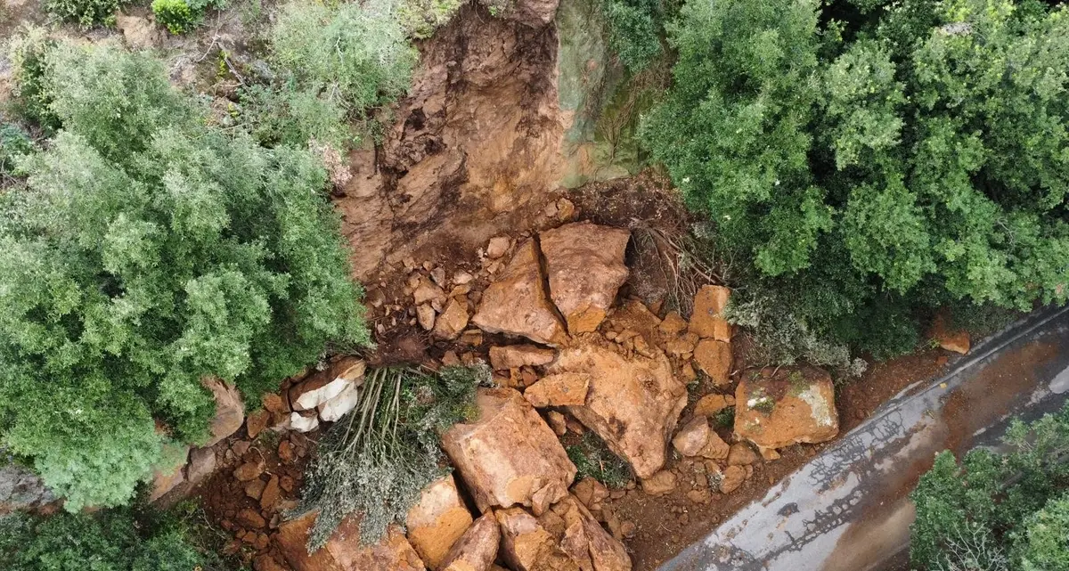 Via di Ceri dopo la frana del 2024 è ancora chiusa: nessun progetto all’orizzonte