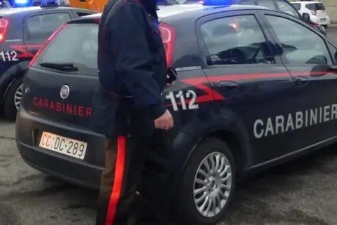 Tenta il suicidio inalando gas di scarico: salvato dai carabinieri