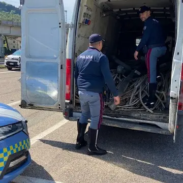 Trentatré quintali di rame sul furgone rubato