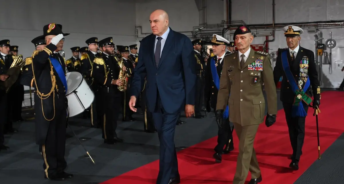 Cambio al vertice della Marina Militare: cerimonia a bordo di nave Trieste