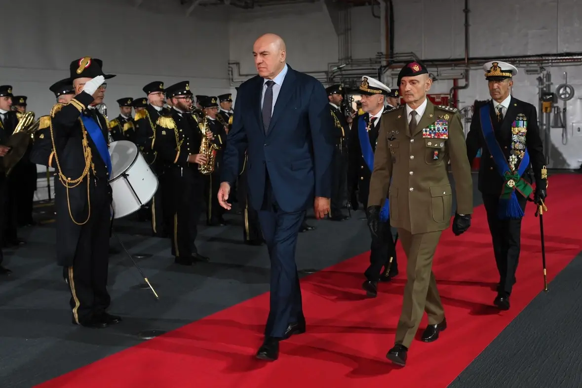 Cambio al vertice della Marina Militare: cerimonia a bordo di nave Trieste