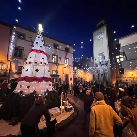 Il borgo sospeso si veste a festa