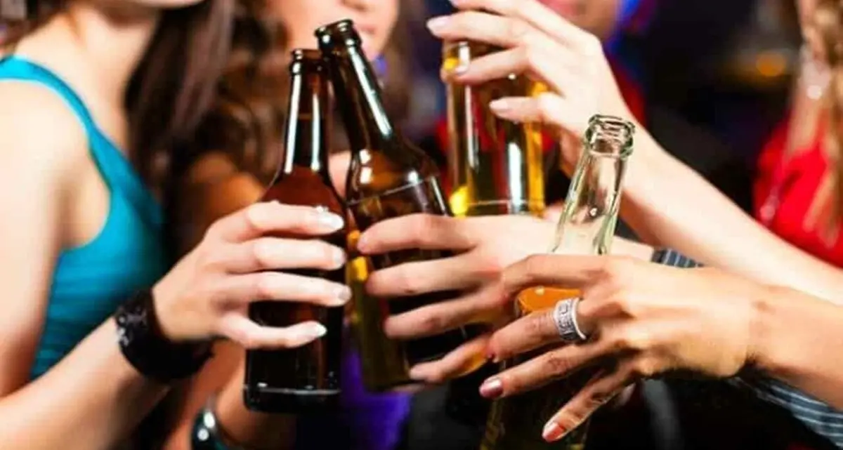Stretta su alcol e vetro: ordinanza estiva per sicurezza e decoro