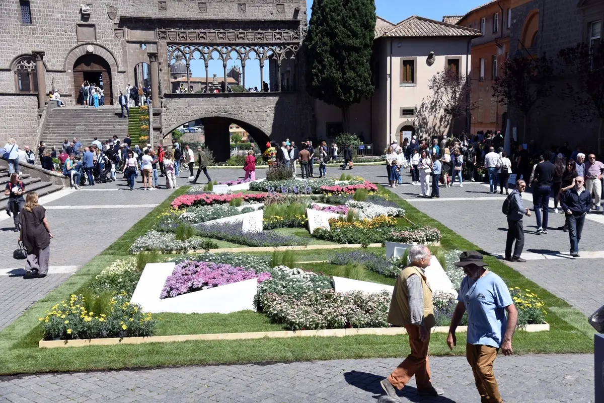 Viterbo, inaugurato San Pellegrino in fiore ed è subito pienone di gente