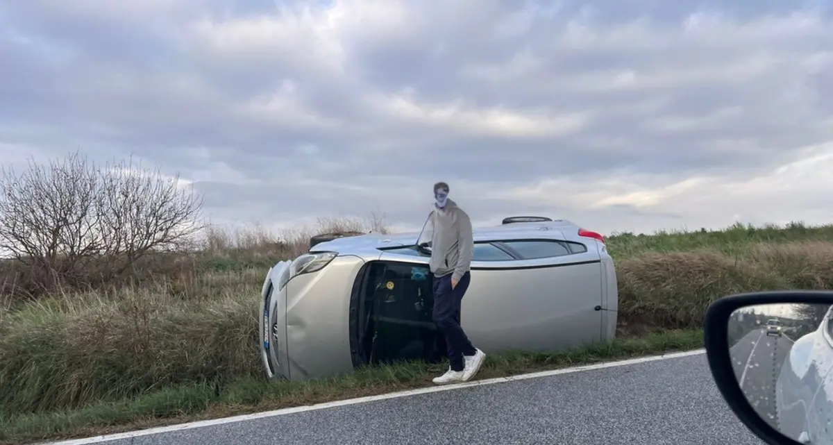 Auto si ribalta sull’Aurelia Bis, traffico in tilt da Monte Romano