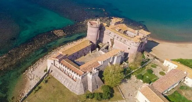 Il castello di Santa Severa incanta l’estate laziale
