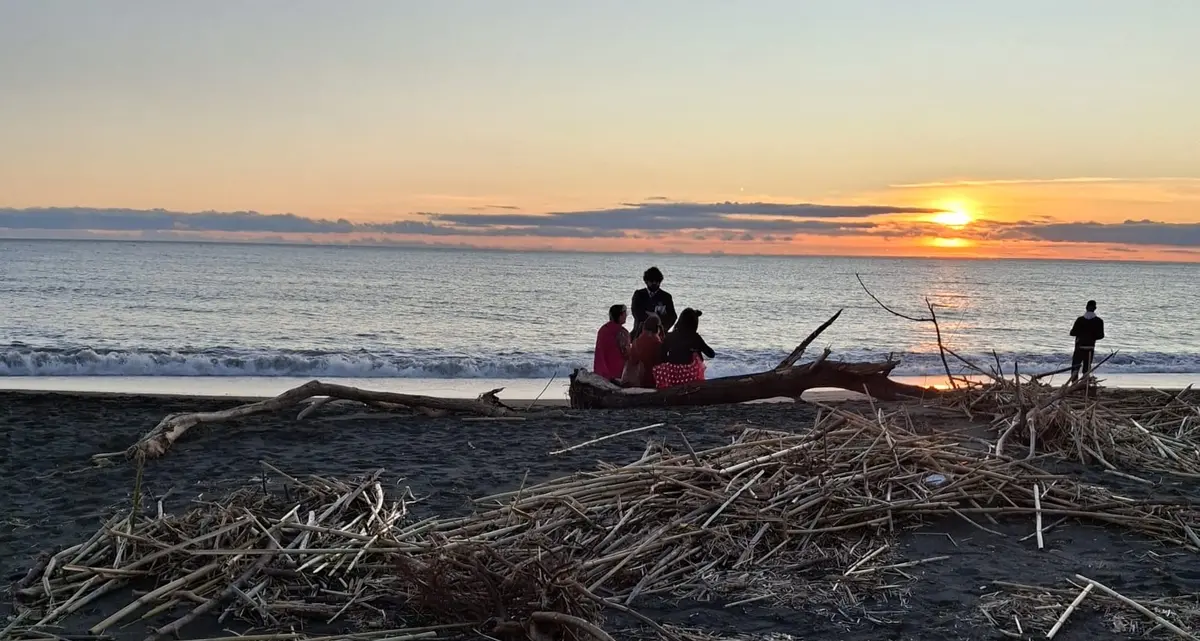 Tra rifiuti e canne anche le carcasse di animali