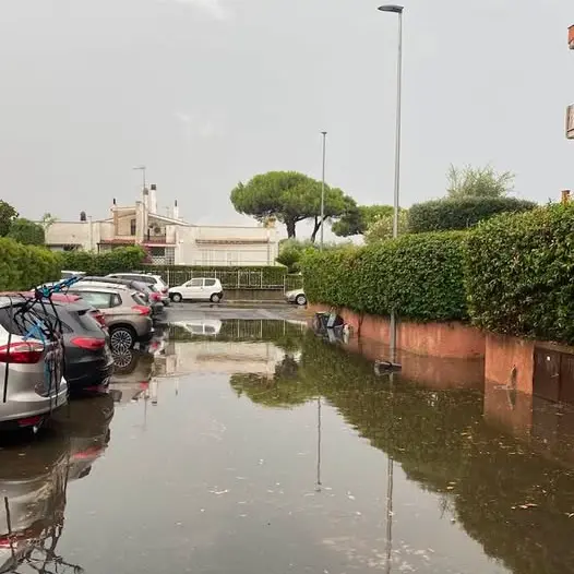 «Strade allagate quando piove e cantieri infiniti», la rabbia dei residenti a Cerenova e Campo di Mare