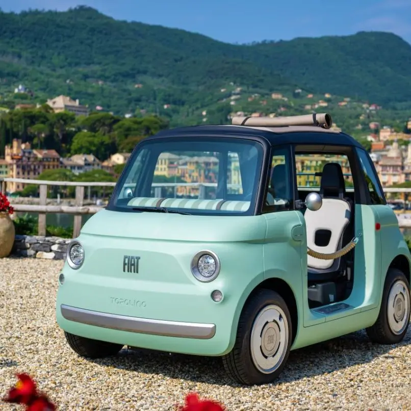 Elettrica ed eclettica, partono in Italia gli ordini della Nuova Fiat Topolino Dolcevita
