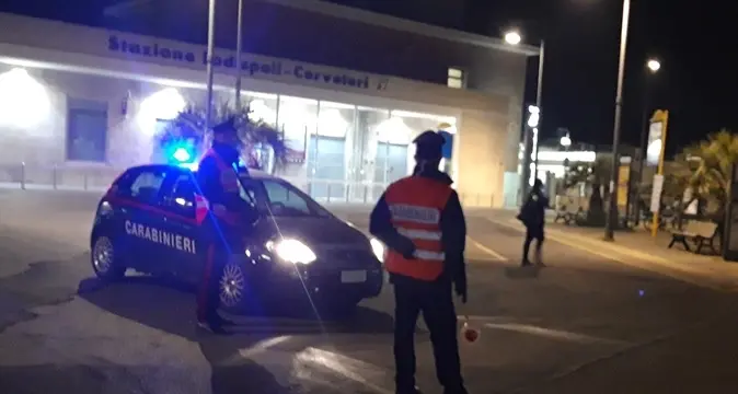 Movida selvaggia, sequestro di hashish e controlli a raffica