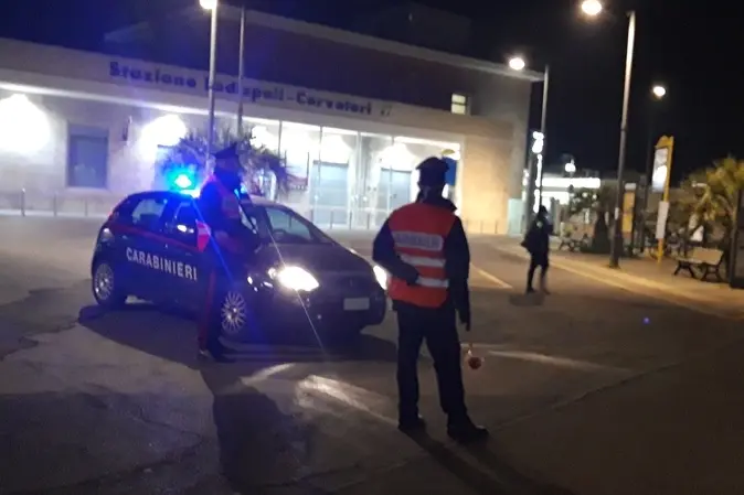 Movida selvaggia, sequestro di hashish e controlli a raffica