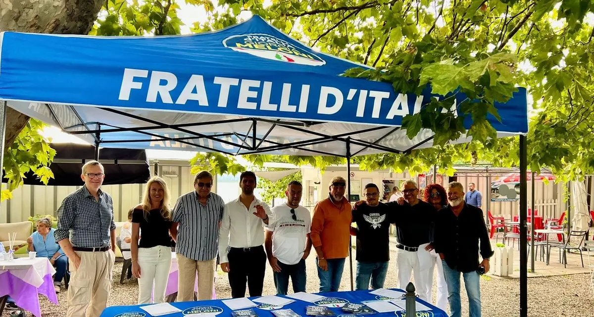 Giustizia, sicurezza e partecipazione al gazebo di FdI
