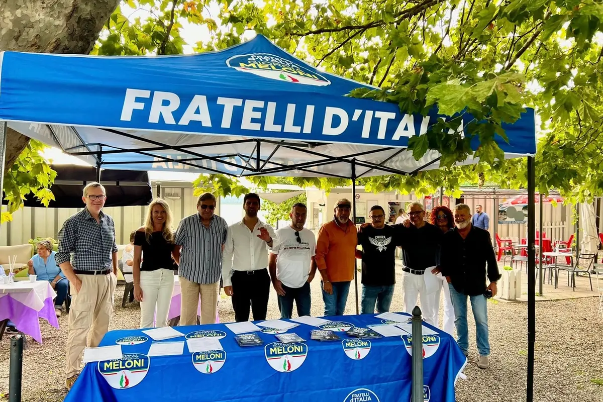 Giustizia, sicurezza e partecipazione al gazebo di FdI