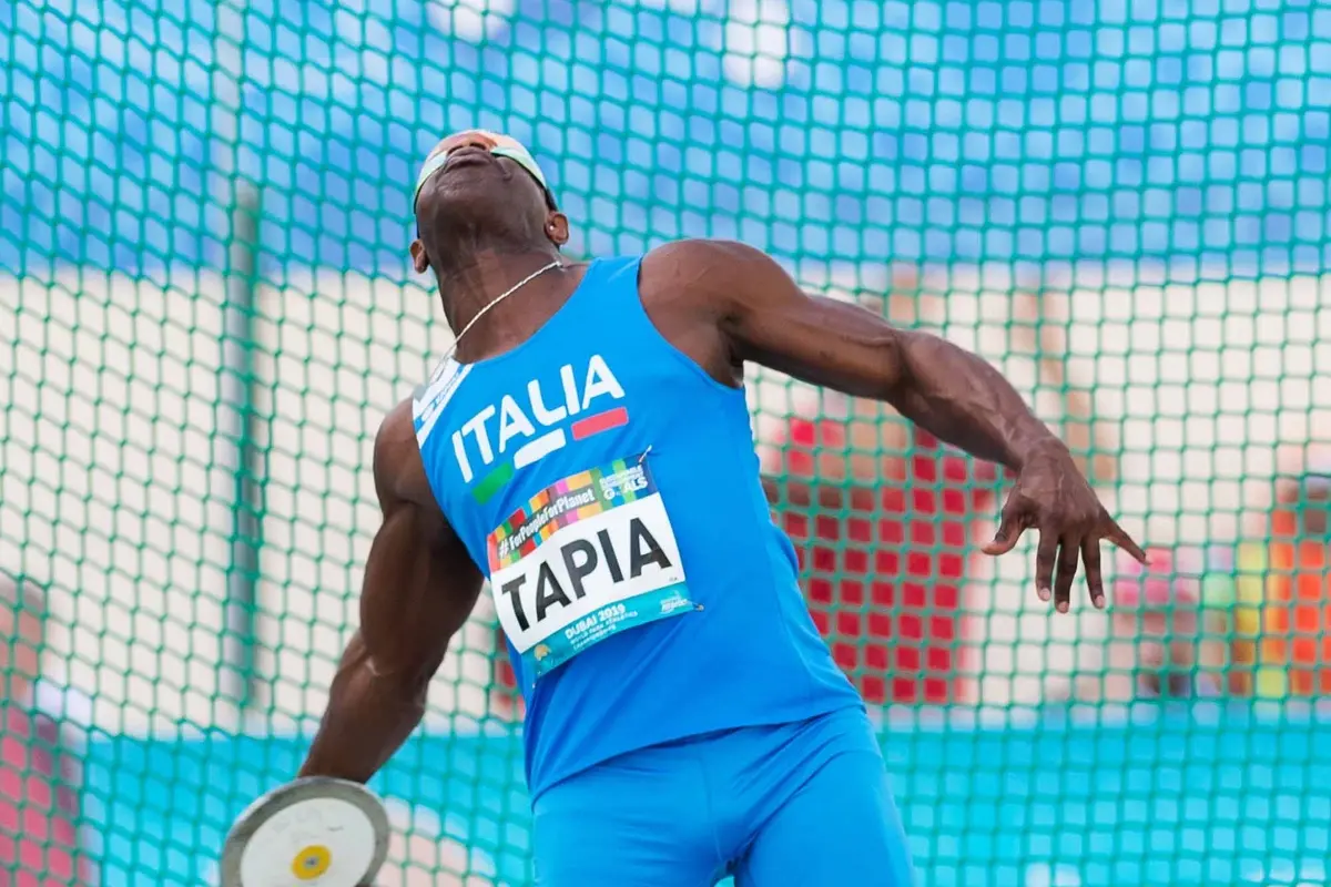 L\\u2019atleta paralimpico italiano Oney Tapia, 48 anni, si allena a Viterbo dal 18 gennaio presso l\\'impianto di atletica del Campo Scuola