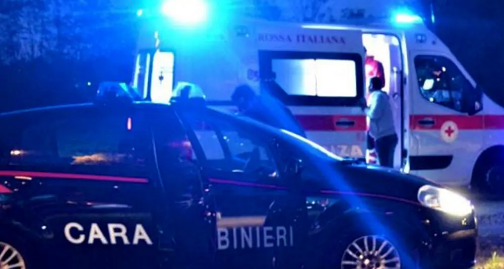 Madre e figlio in auto si scontrano con asfaltatrice, gravi in ospedale