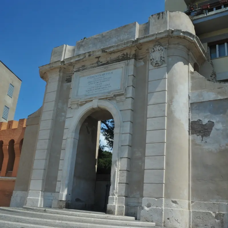 Varchi pedonali di accesso al porto chiusi, chiesti chiarimenti