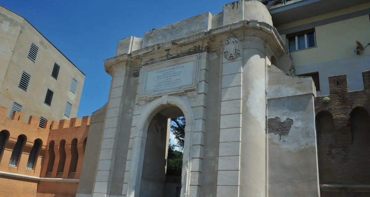 Varchi pedonali di accesso al porto chiusi, chiesti chiarimenti