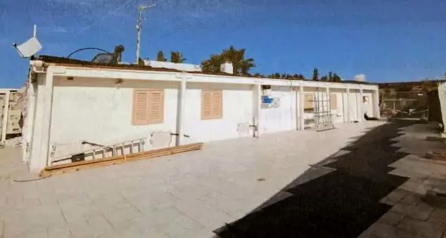 «Isola del pescatore, demolita la copertura della sala di ristorazione»