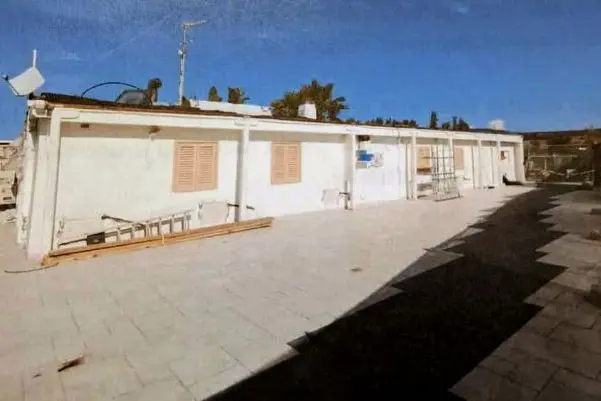 «Isola del pescatore, demolita la copertura della sala di ristorazione»
