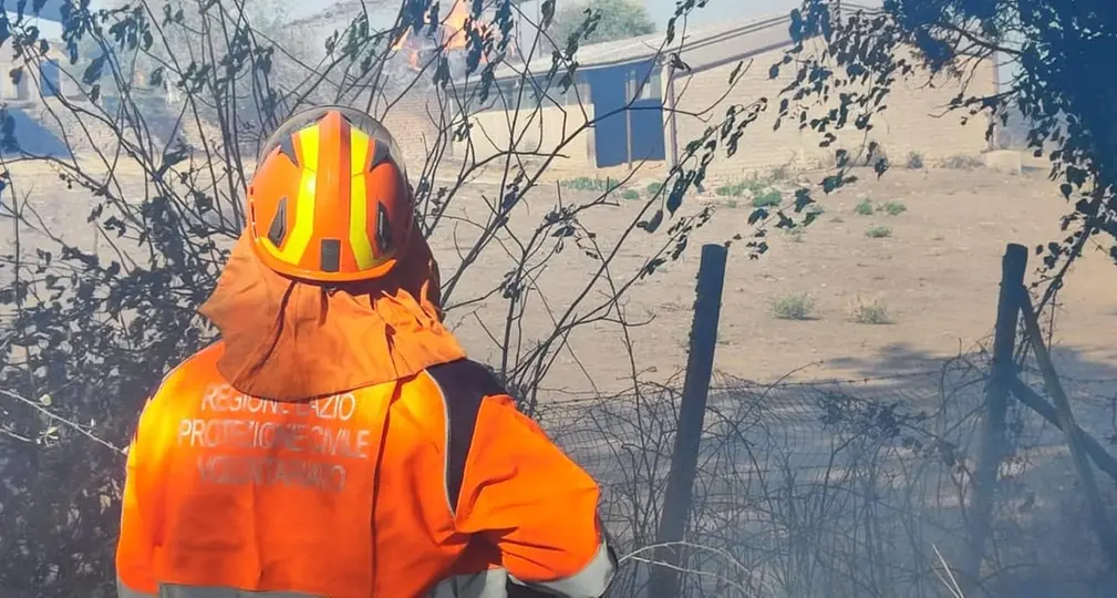 Le comunicazioni di tre paesi isolate per un incendio