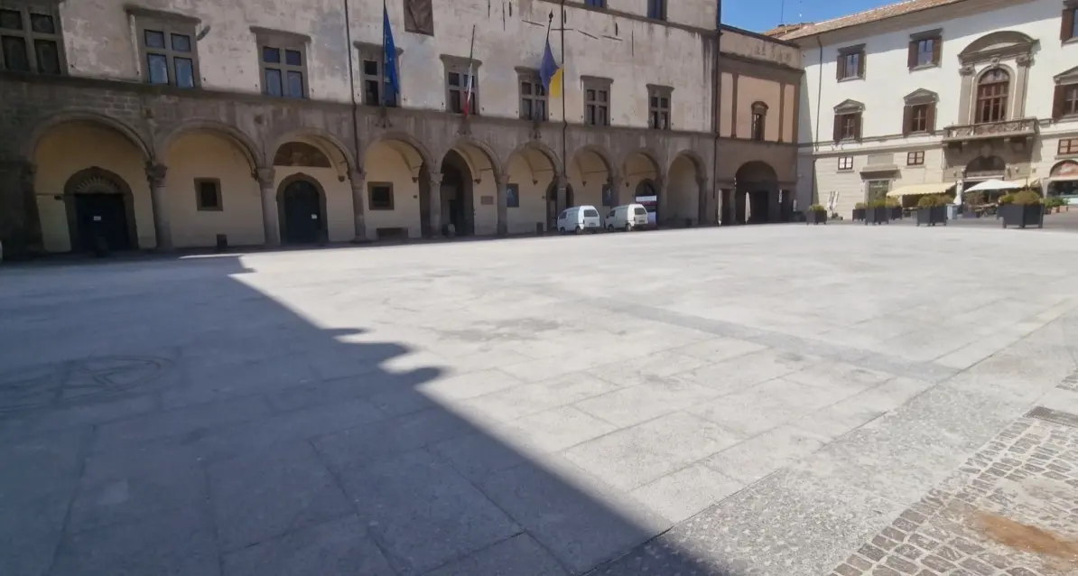 Piazza del Plebiscito, lavori sospesi per Santa Rosa