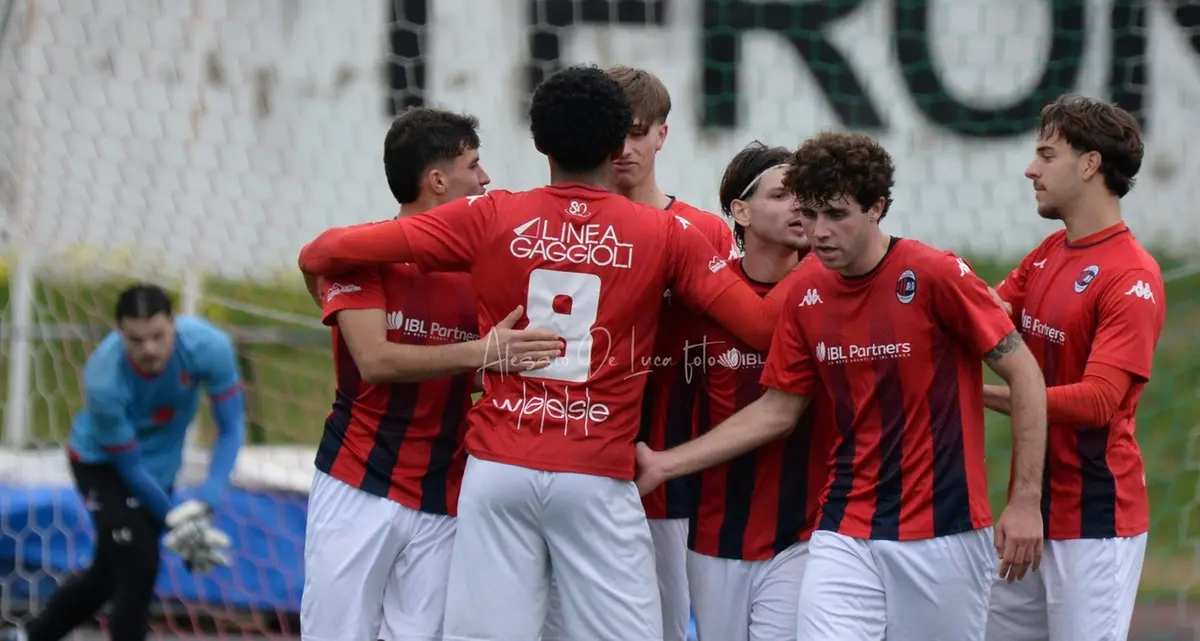 Uno strepitoso Ladispoli mette i piedi sulla semifinale: poker alla De Rossi