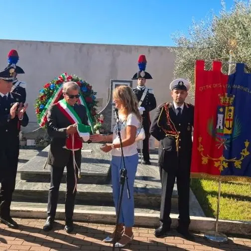 Santa Marinella, una bandiera italiana in onore di Andrea Moneta a perenne esempio di integrità