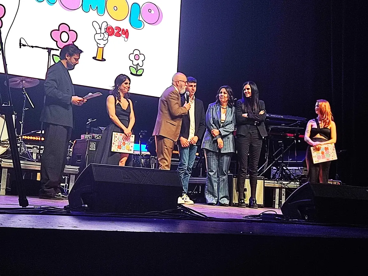 da sinistra Thomas Santu, Claudia Feuli, il sindaco Ernesto Tedesco, Jacopo Scotto-Lavinia, Viviana Astuti, l'assessore Zacchei e Alicia Von Candlefair