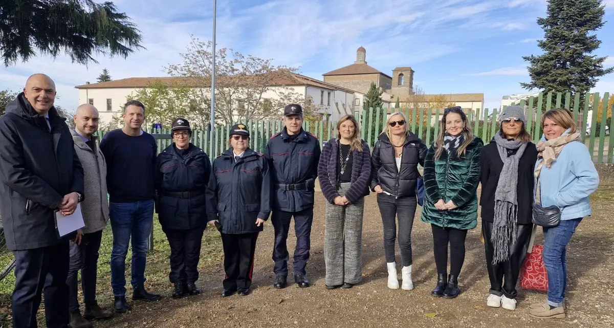 Il Comune dona due alberi agli istituti Canevari e Vanni