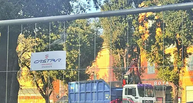 Mercato, rimossa la tensostruttura