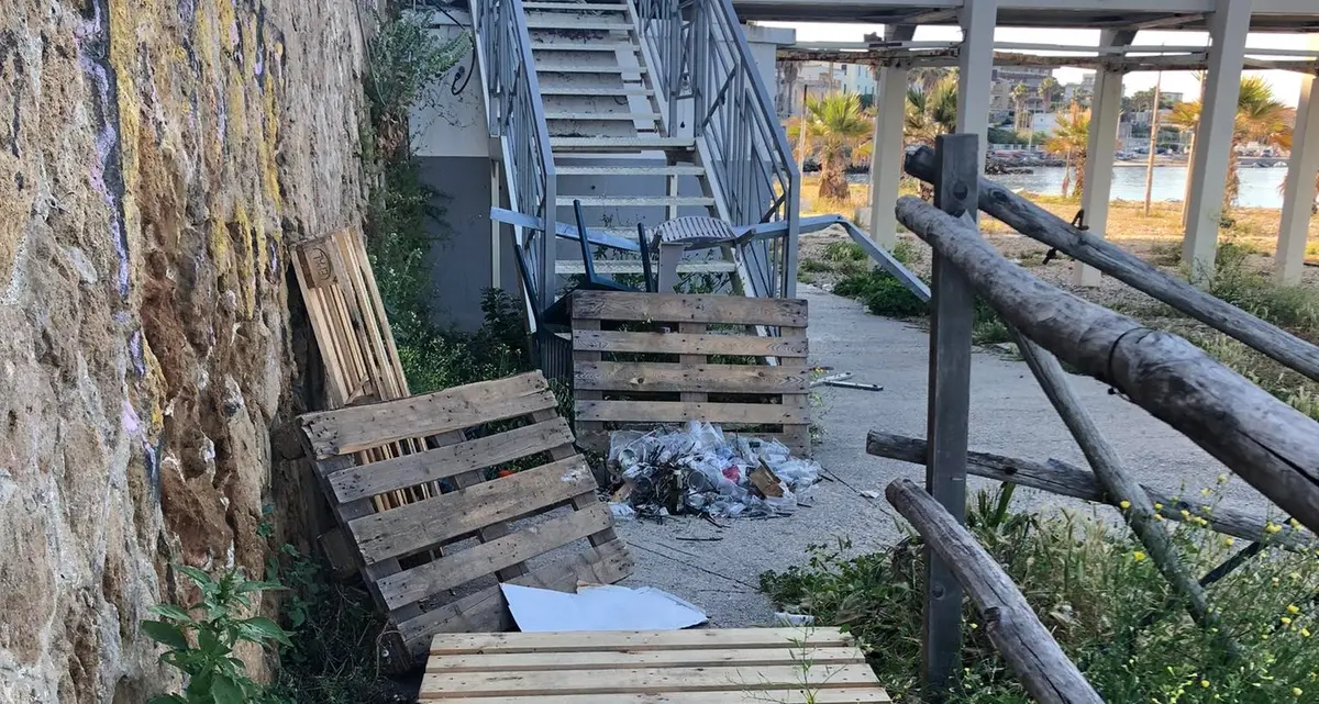 Bancali, rifiuti e degrado al Pirgo: «È questo lo spettacolo per i turisti che arrivano a Civitavecchia?»