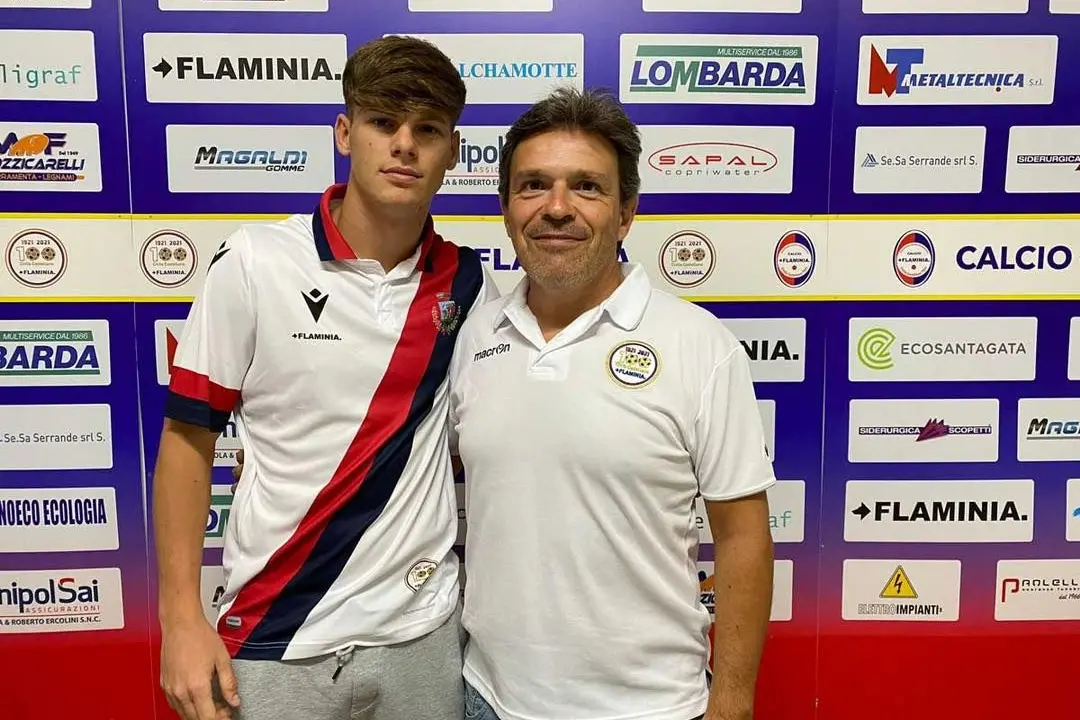 Il presidente della Flaminia Calcio Francesco Bravini con il forte attaccante Dorin Sirbu, riconfermatissimo dal club civitonico per la prossima stagione in serie D