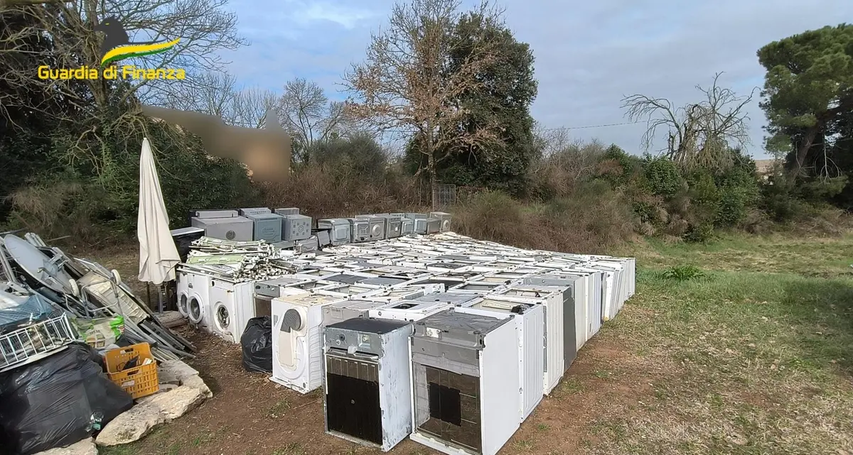 Civita Castellana: scoperto “cimitero” di elettrodomestici abbandonati