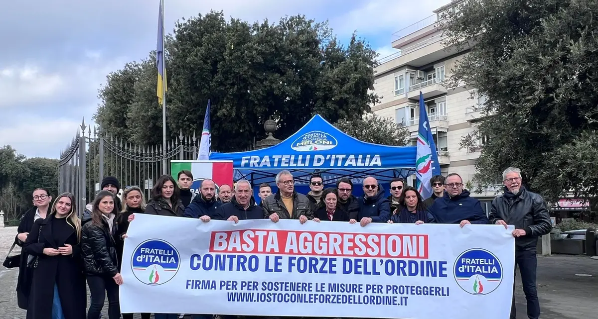 “Basta aggressioni alle forze dell’ordine”, bene la raccolta firme FdI