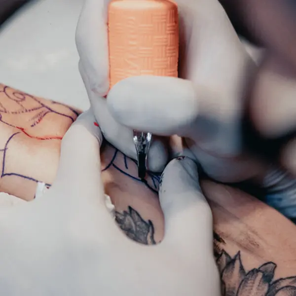 Viterbo: chiusa attività di tatuaggi e piercing