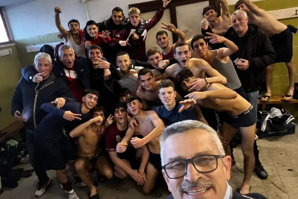 Il selfie post vittoria dei giocatori del Tarquinia dopo la vittoria contro la Fulgur Tuscania