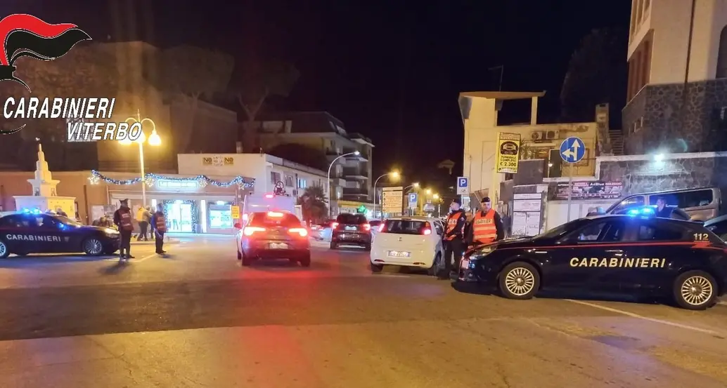 Gira con un coltello a serramanico sotto il sedile dell’auto, denunciato