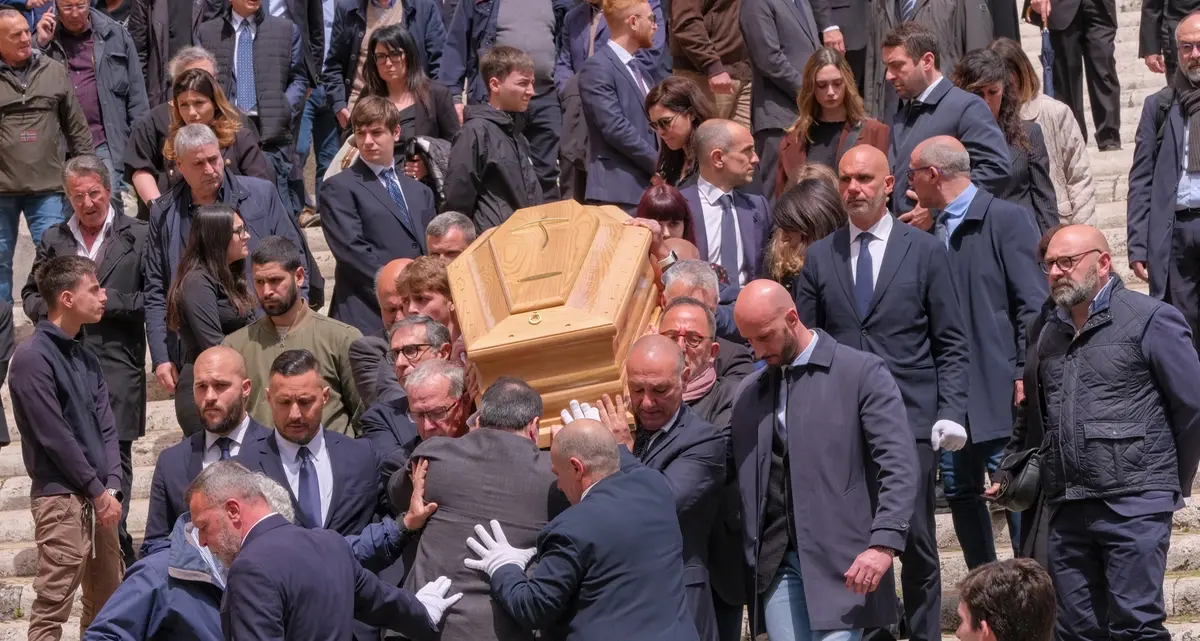 Funerali Augello, la premier Meloni: «Sempre un punto di riferimento. Gli volevo bene»
